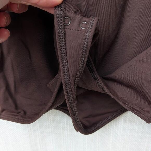 Aritzia Babaton Brown Contour Crewneck Short Sleeve Bodysuit, size S - Picture 4 of 8